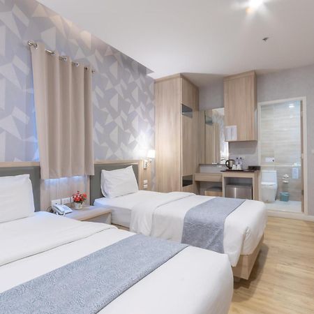 Leela Orchid Hotel Банкок Екстериор снимка