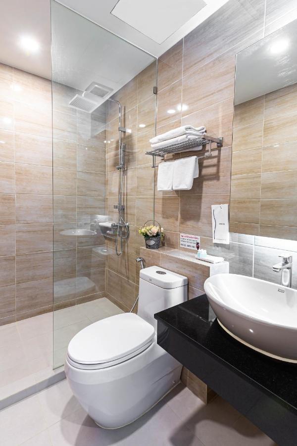 Leela Orchid Hotel Банкок Екстериор снимка