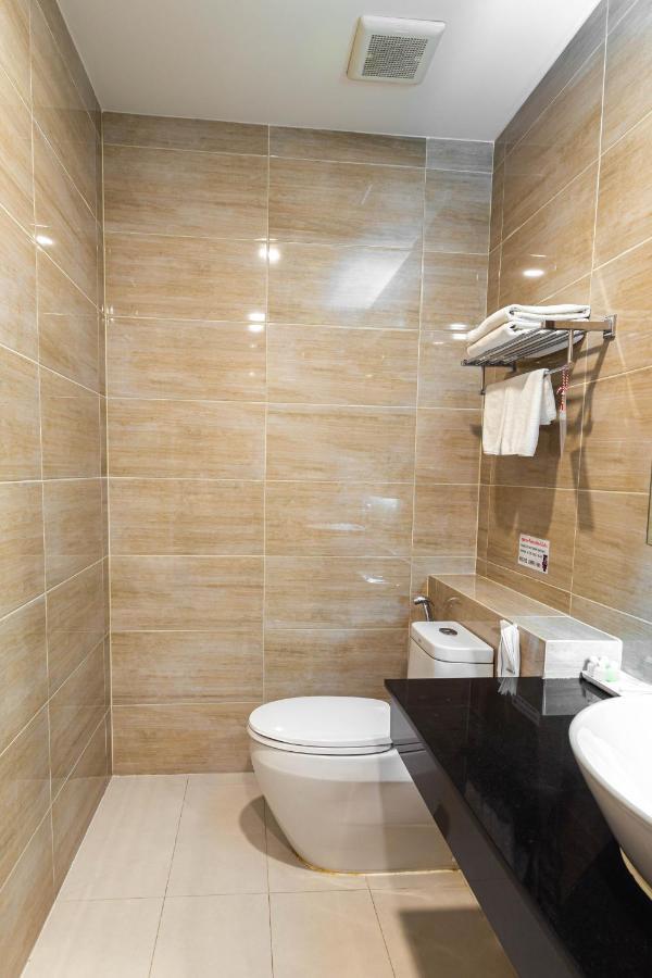 Leela Orchid Hotel Банкок Екстериор снимка