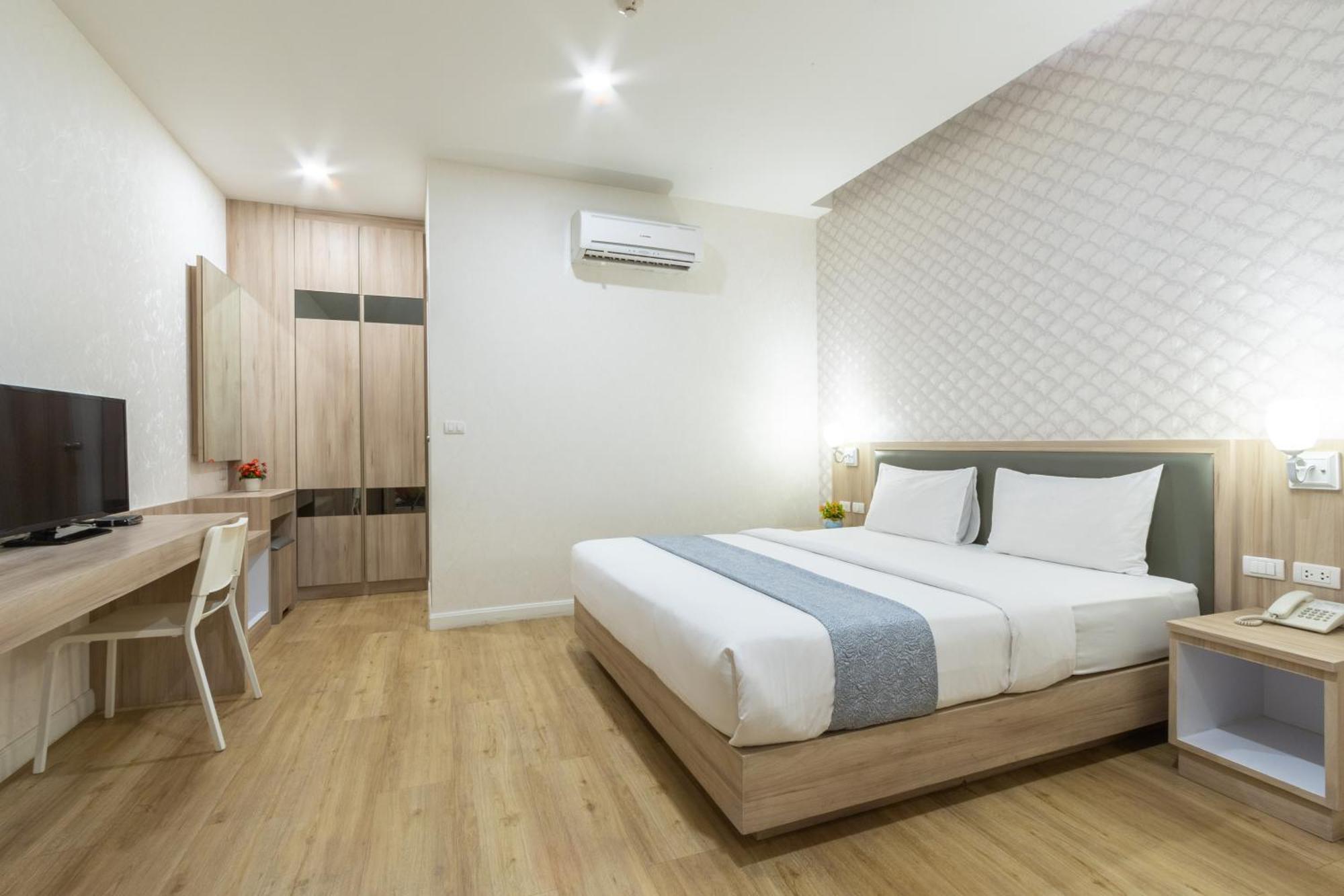 Leela Orchid Hotel Банкок Екстериор снимка