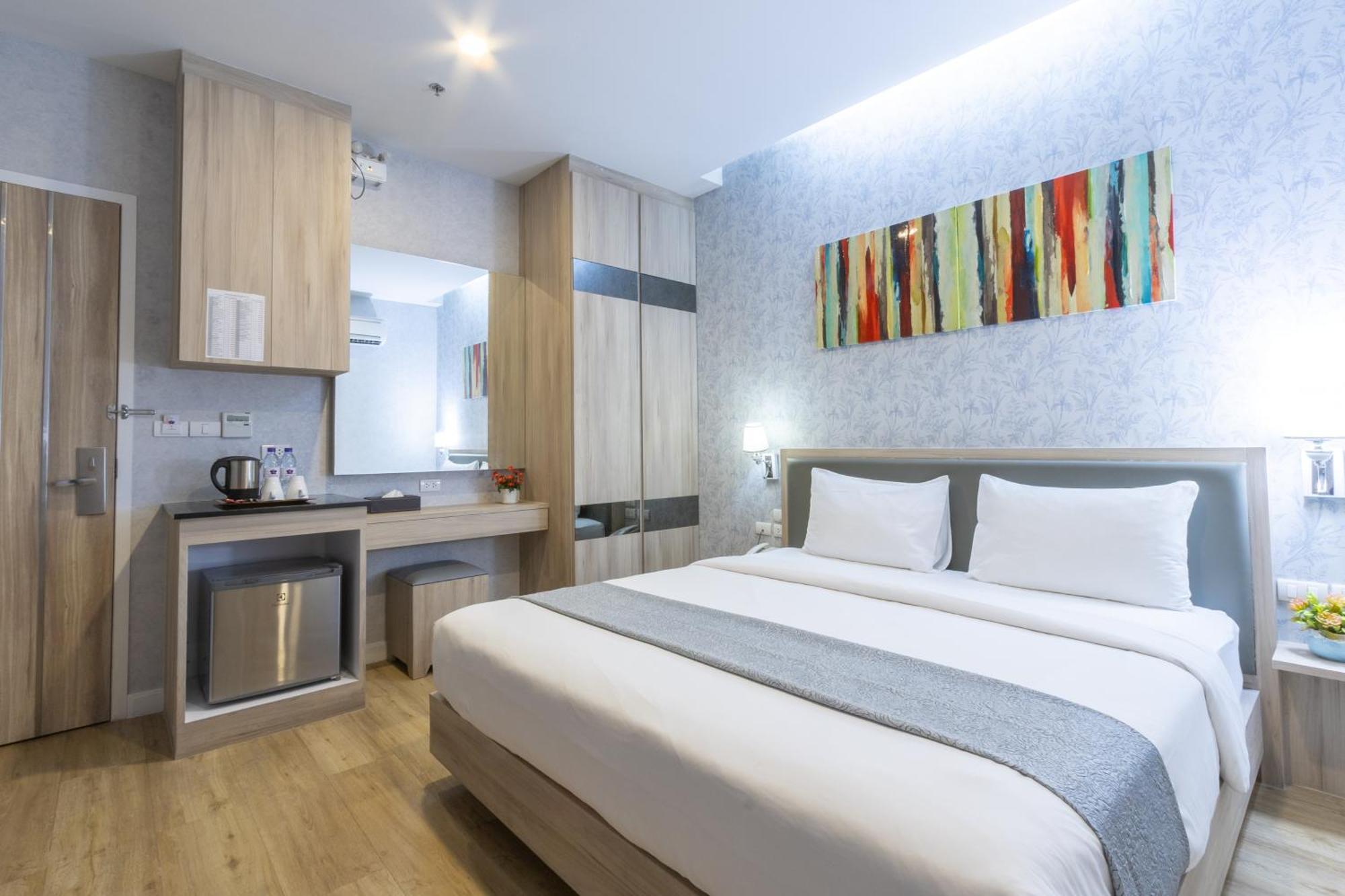 Leela Orchid Hotel Банкок Екстериор снимка