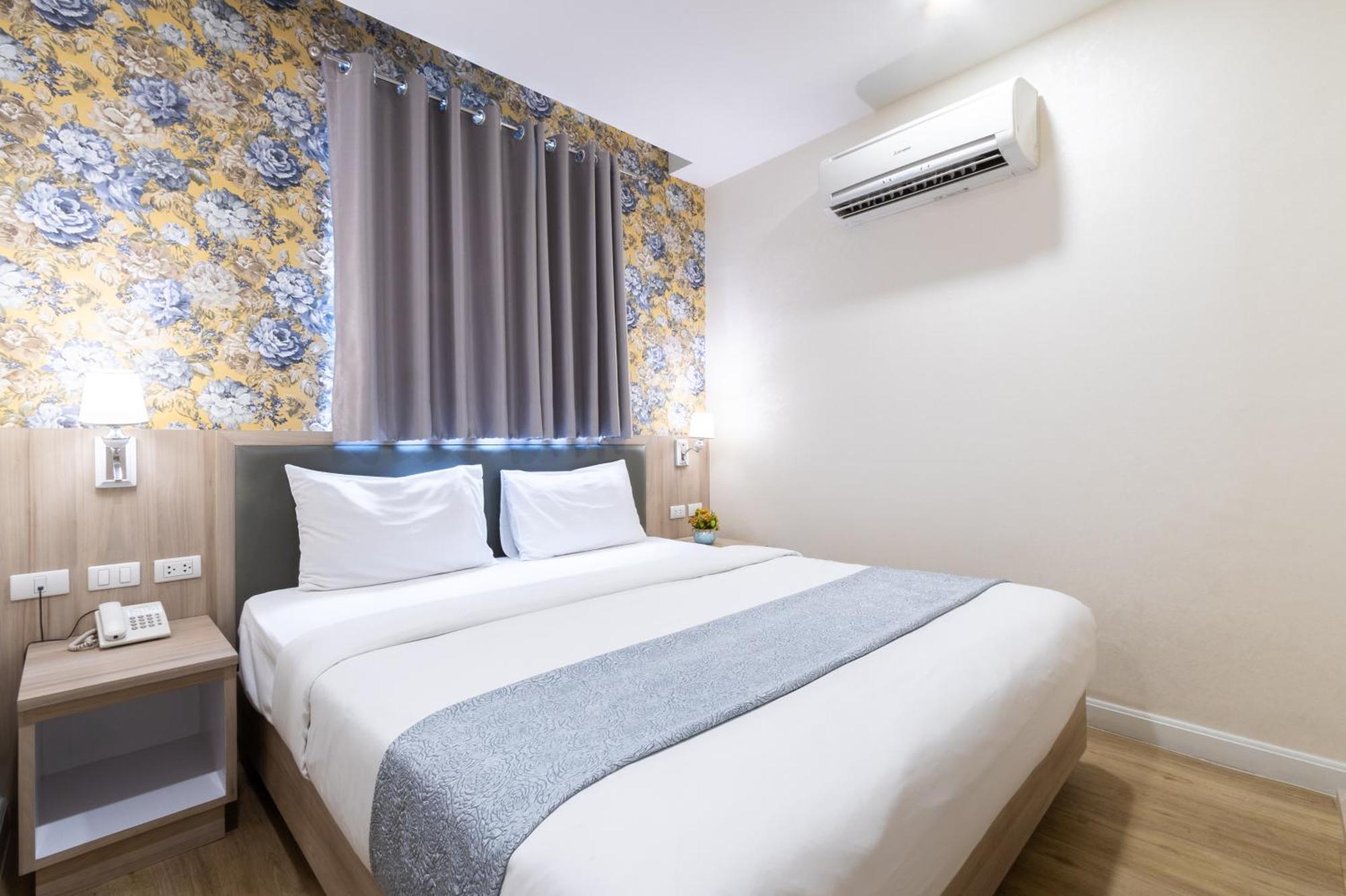 Leela Orchid Hotel Банкок Екстериор снимка